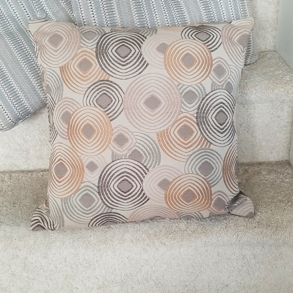 Geometric Circles Accent Throw Pillow